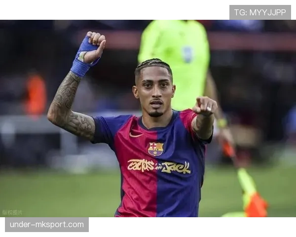 拉菲尼亚赛场上像隐形富豪，下了场根本土味大叔？